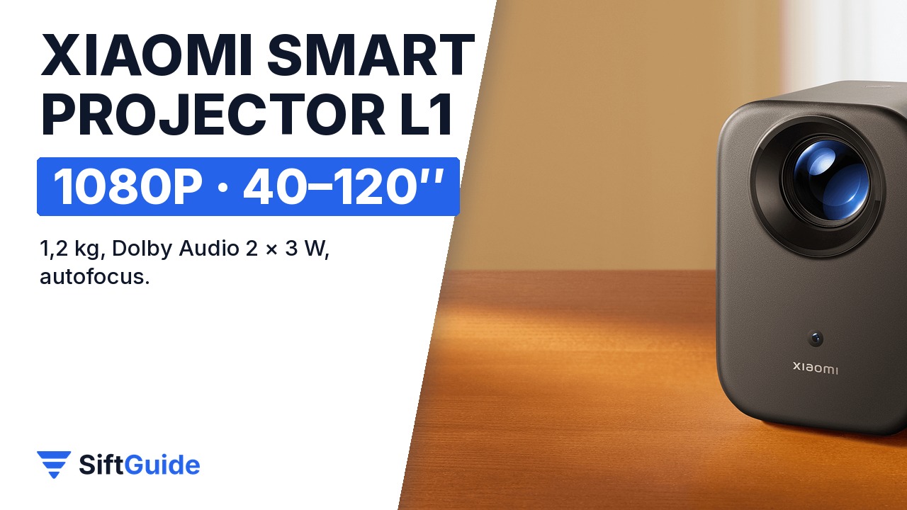 Xiaomi Smart Projector L1 pe o masă din lemn