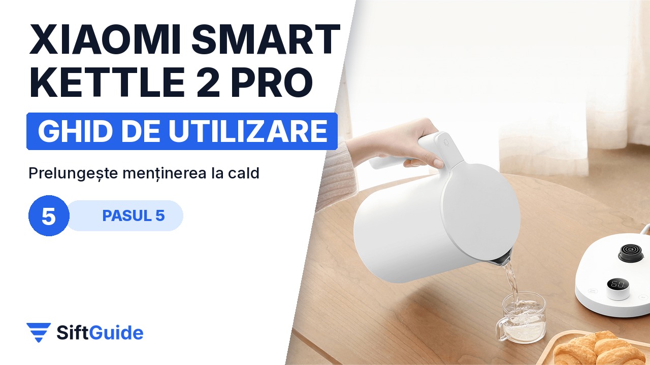 Apă turnată dintr-un fierbător Xiaomi Smart Kettle 2 Pro într-un pahar